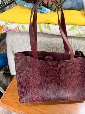 Women’s Burgundy Snake-Print Tote Bag